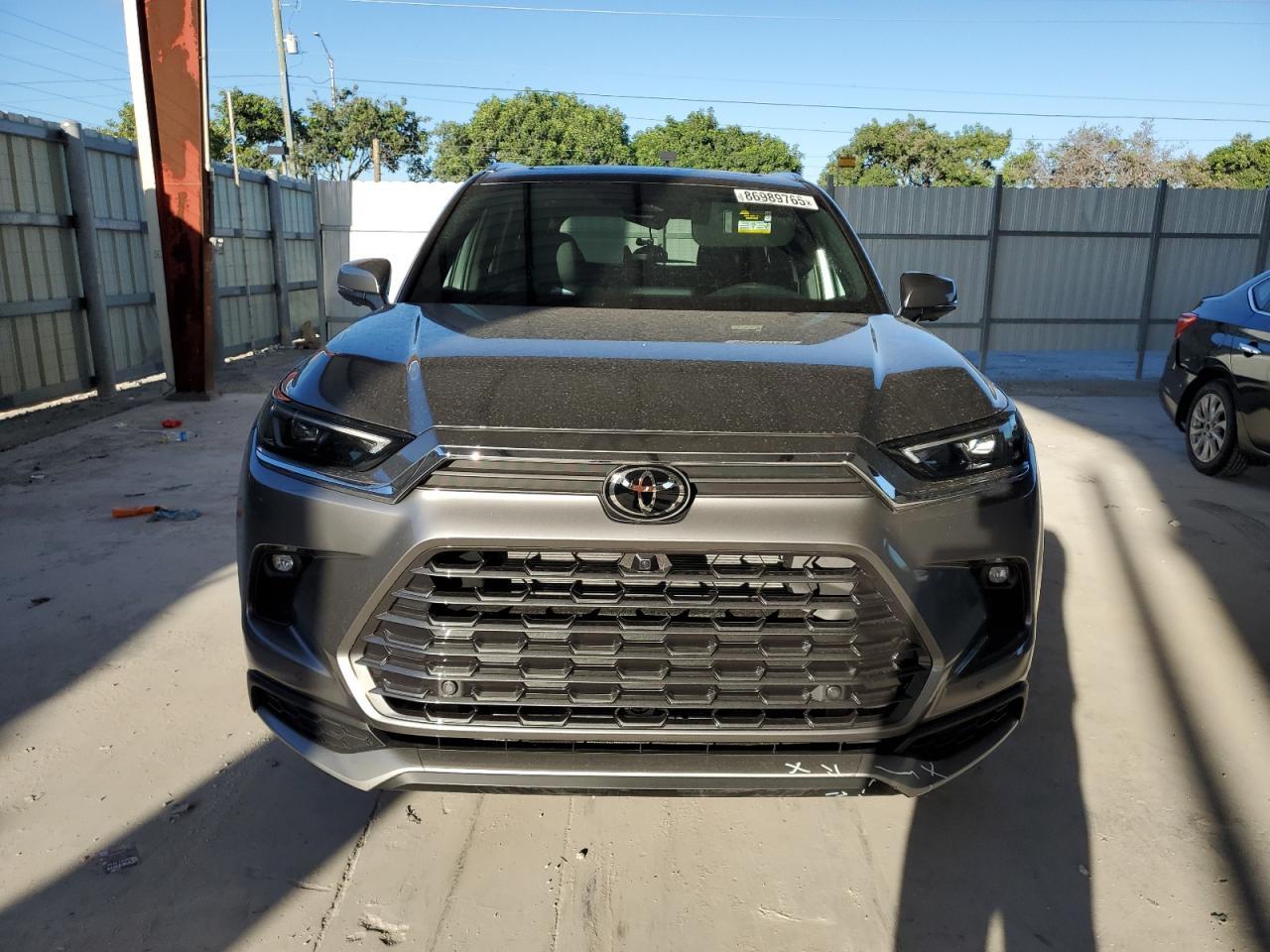 2025 Toyota Grand Highlander Limited - Image 5