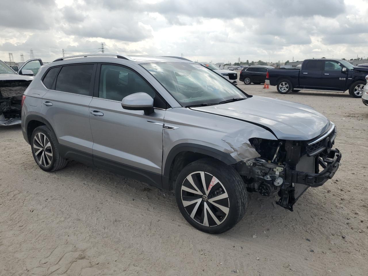 2024 Volkswagen Taos Se - Image 4