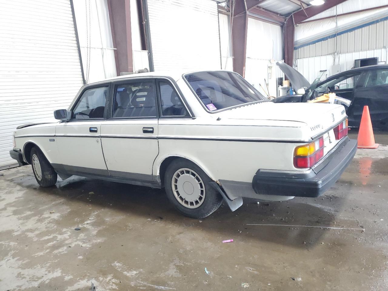 1990 Volvo 240 Base - Фото 2