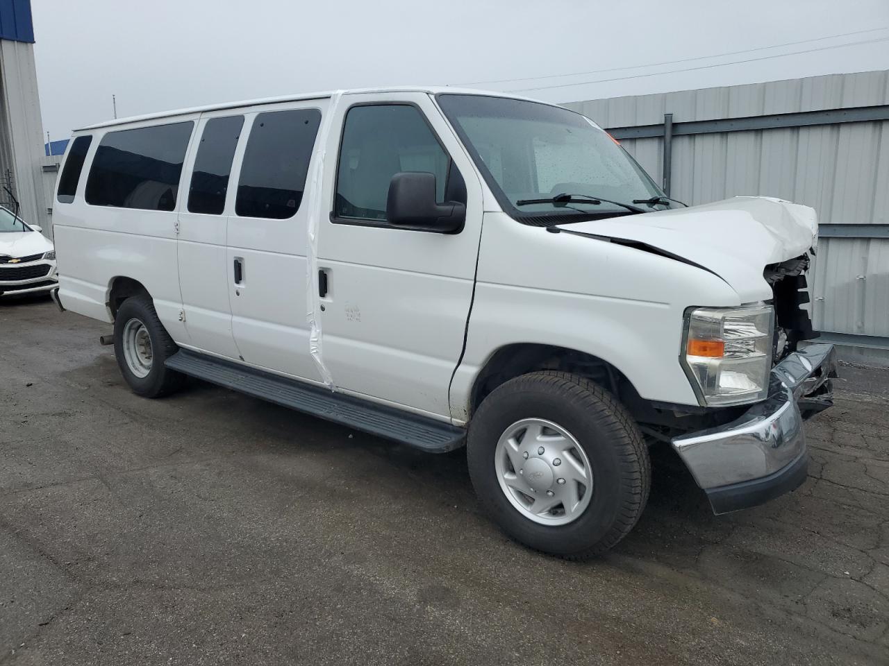 2013 Ford Econoline E350 Super Duty Wagon - Фото 4