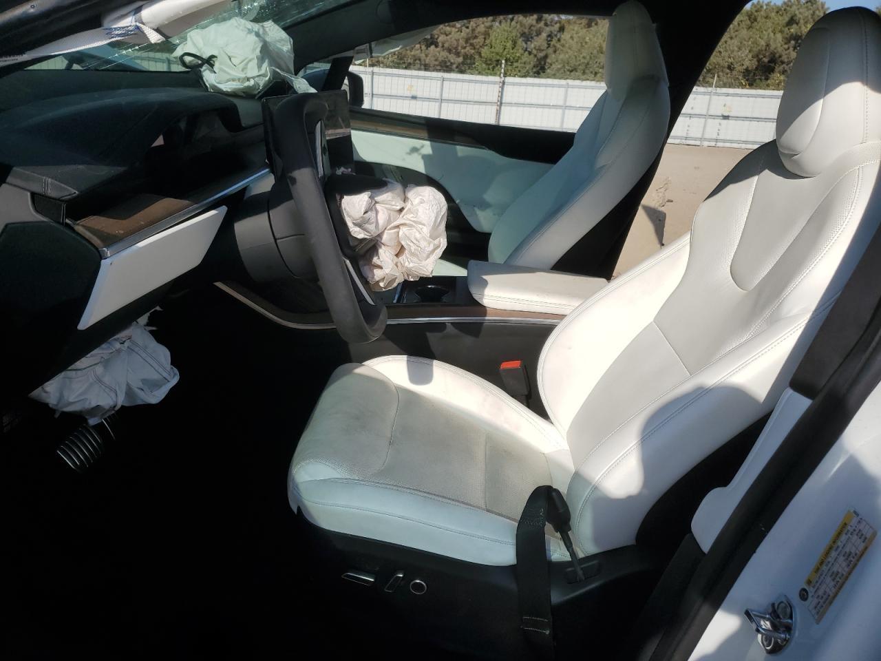2022 Tesla Model X - Image 7