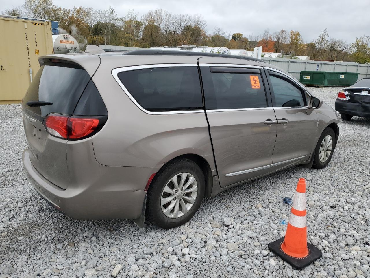 2017 Chrysler Pacifica Touring L - Image 3