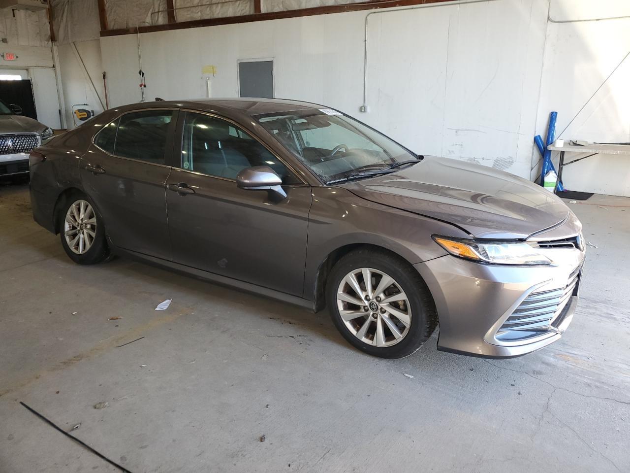 2021 Toyota Camry Le - Фото 4