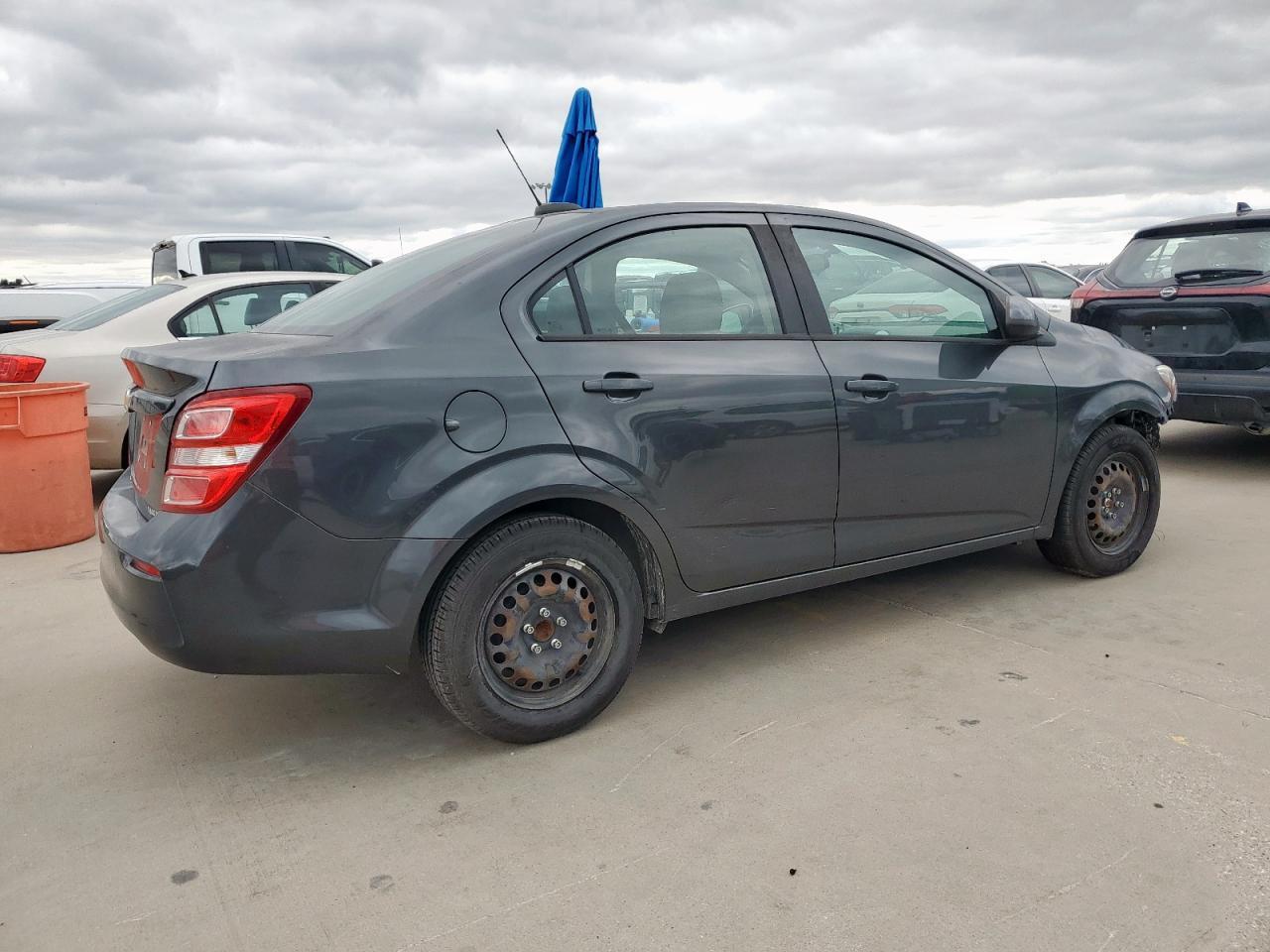2017 Chevrolet Sonic Ls - Image 3