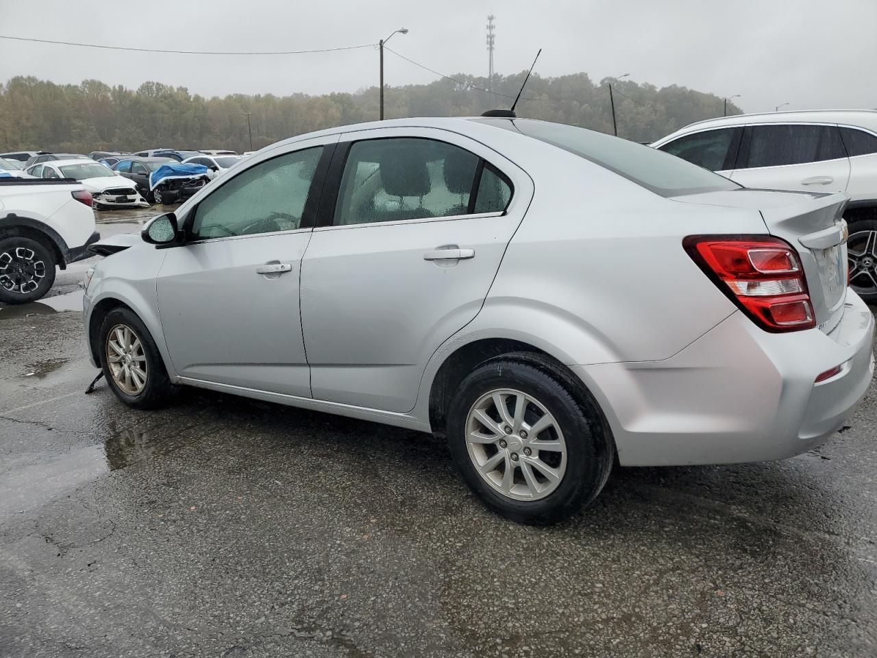 2020 Chevrolet Sonic Lt - Image 2