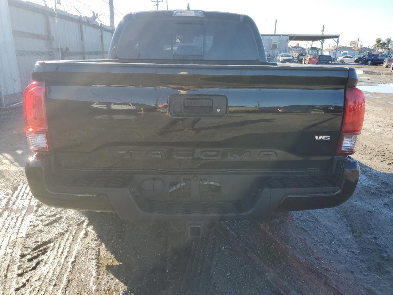 2018 Toyota Tacoma Double Cab - Image 6