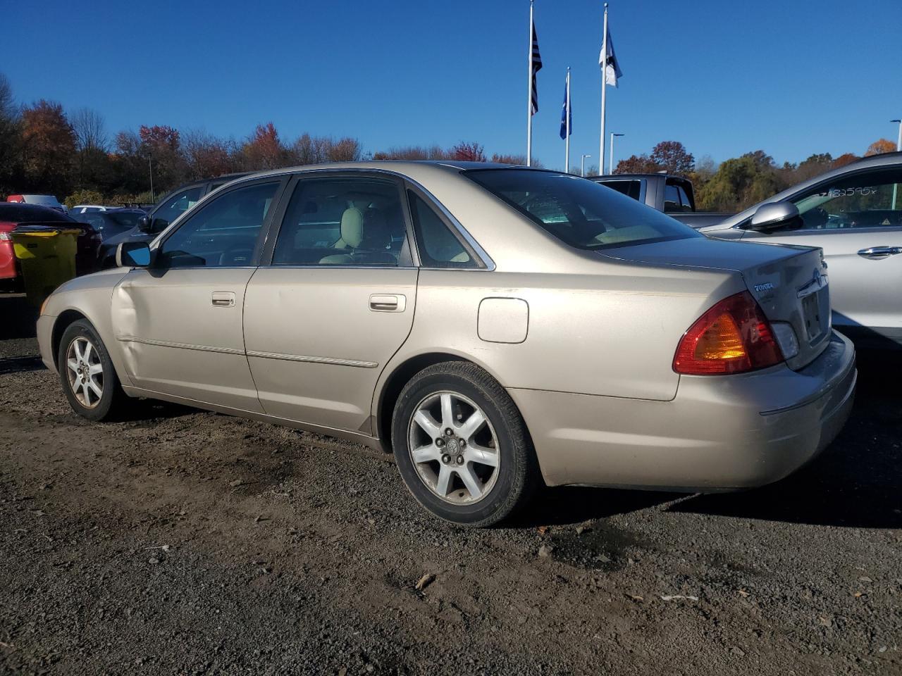 2000 Toyota Avalon Xls - Image 2
