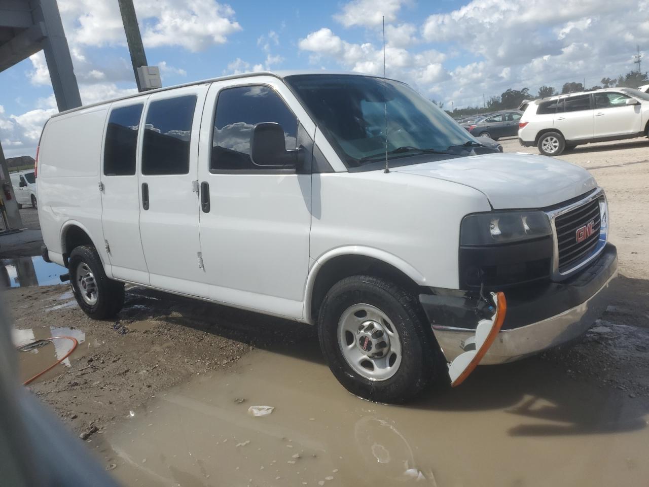2014 GMC Savana G2500 - Фото 4