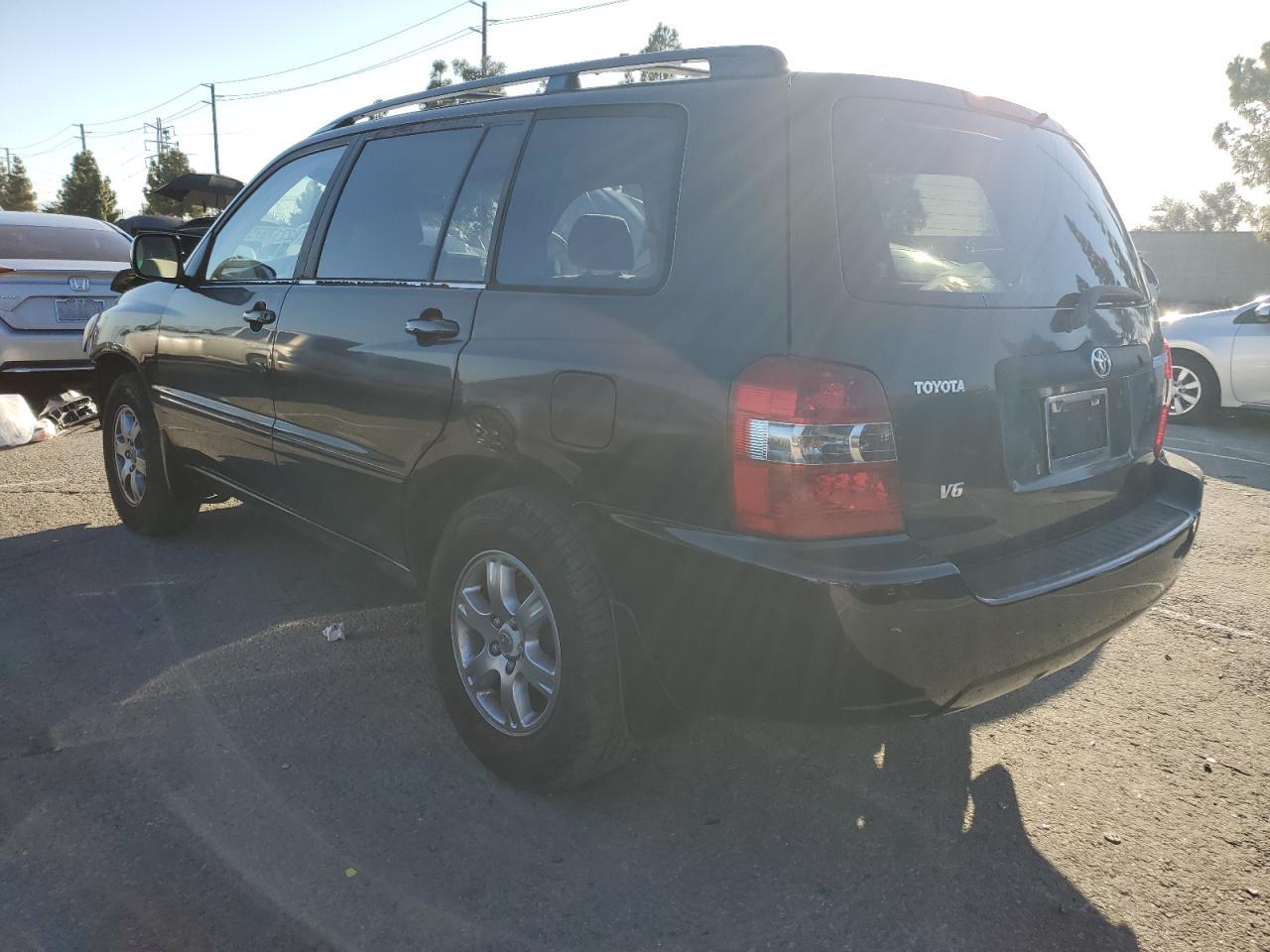 2005 Toyota Highlander Limited - Image 2