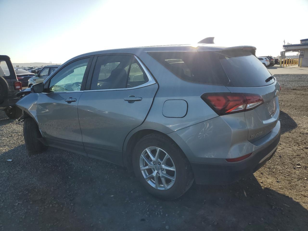 2023 Chevrolet Equinox Lt - Image 2