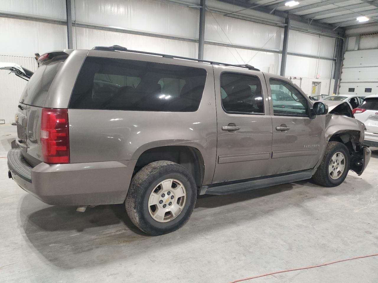 2013 Chevrolet Suburban K1500 Lt - Image 3