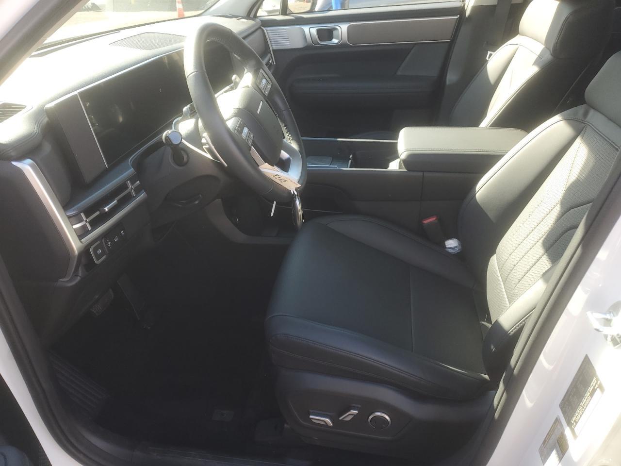 2025 Hyundai Santa Fe Sel - Image 7