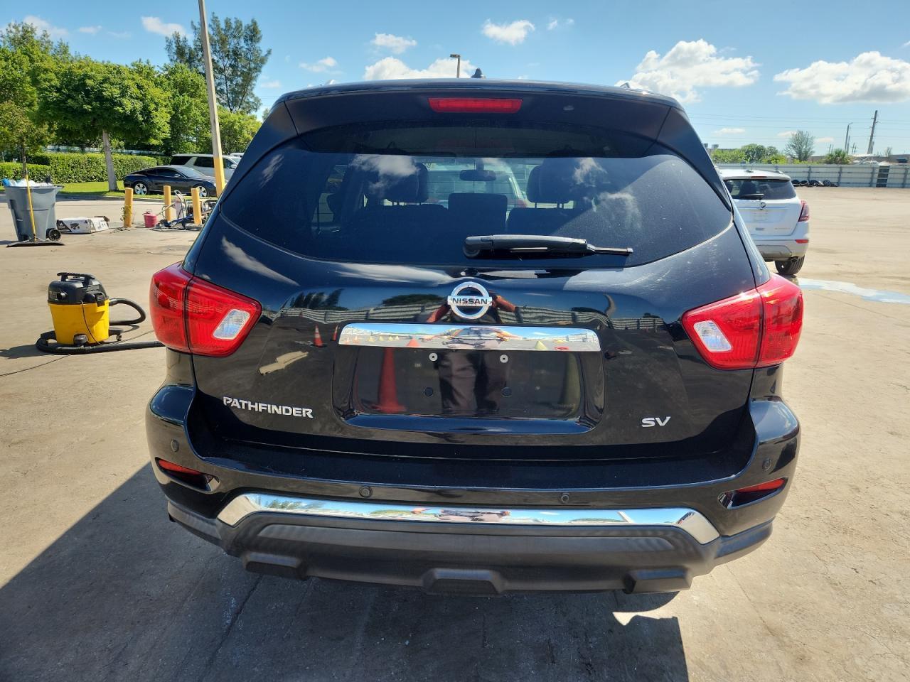 2017 Nissan Pathfinder S - Фото 6