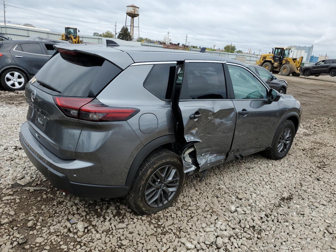 2024 Nissan Rogue S - Image 3