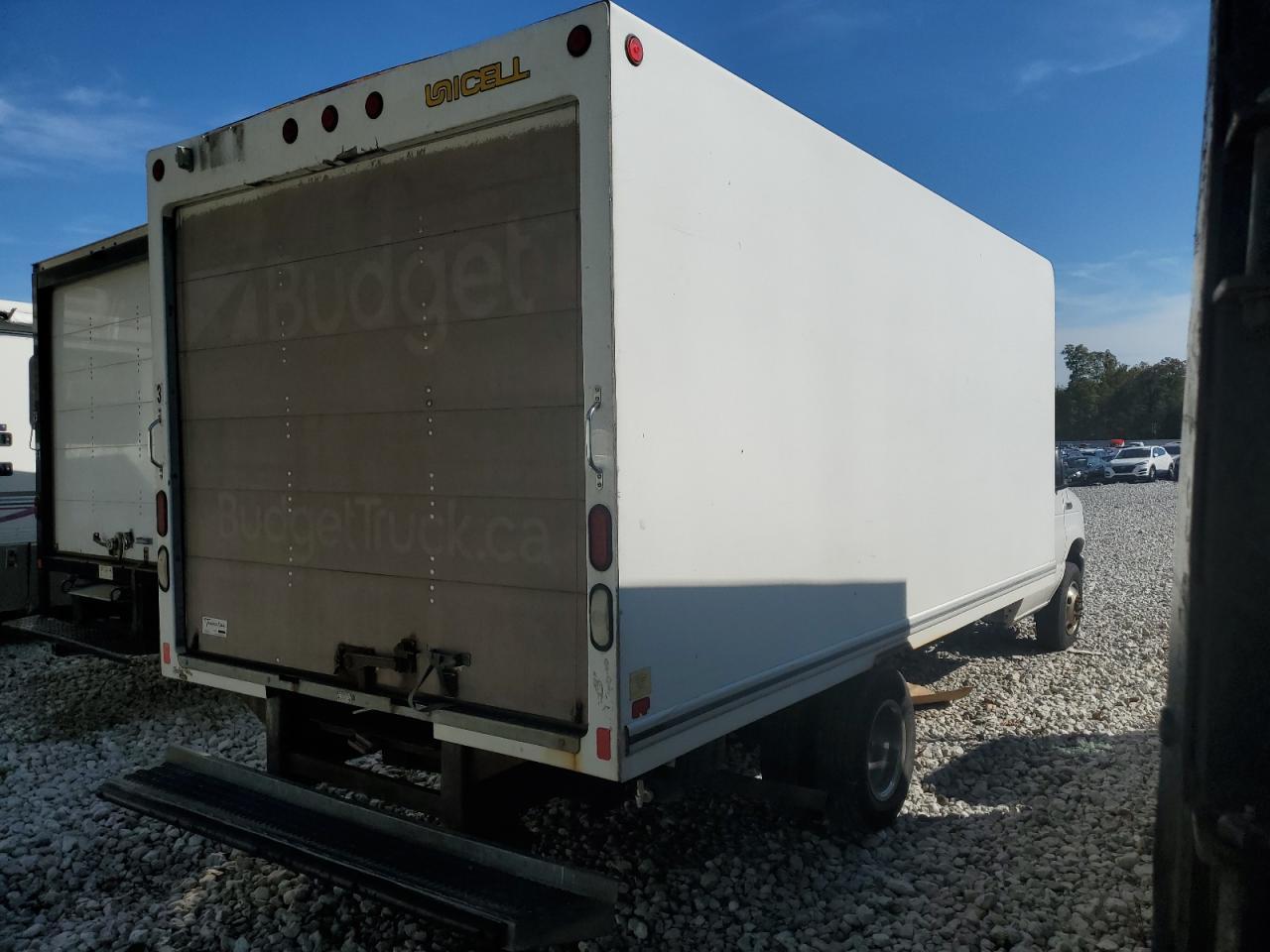 2016 Ford Econoline E350 Super Duty Cutaway Van - Image 3