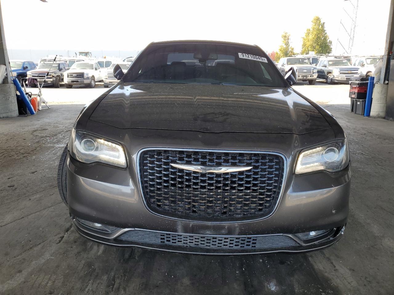 2018 Chrysler 300 S - Image 5