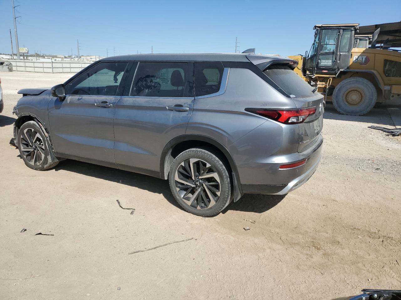 2023 Mitsubishi Outlander Se - Image 2