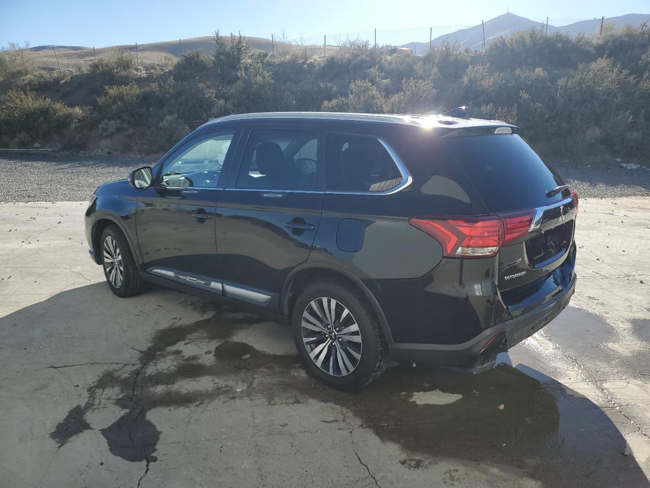 2020 Mitsubishi Outlander Se - Image 2