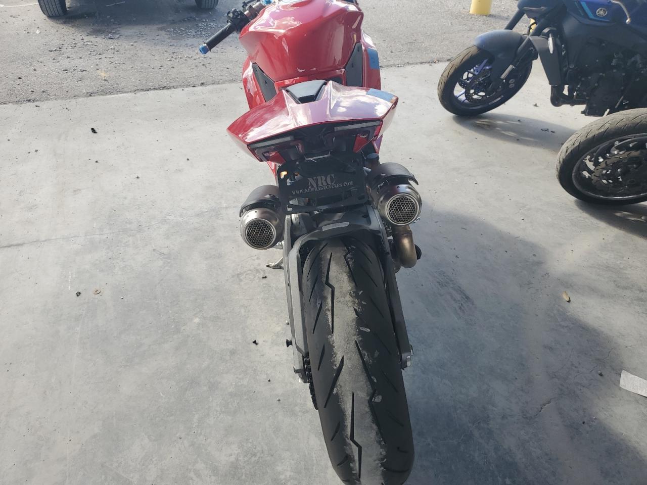 2025 Ducati Panigale V2 - Фото 4