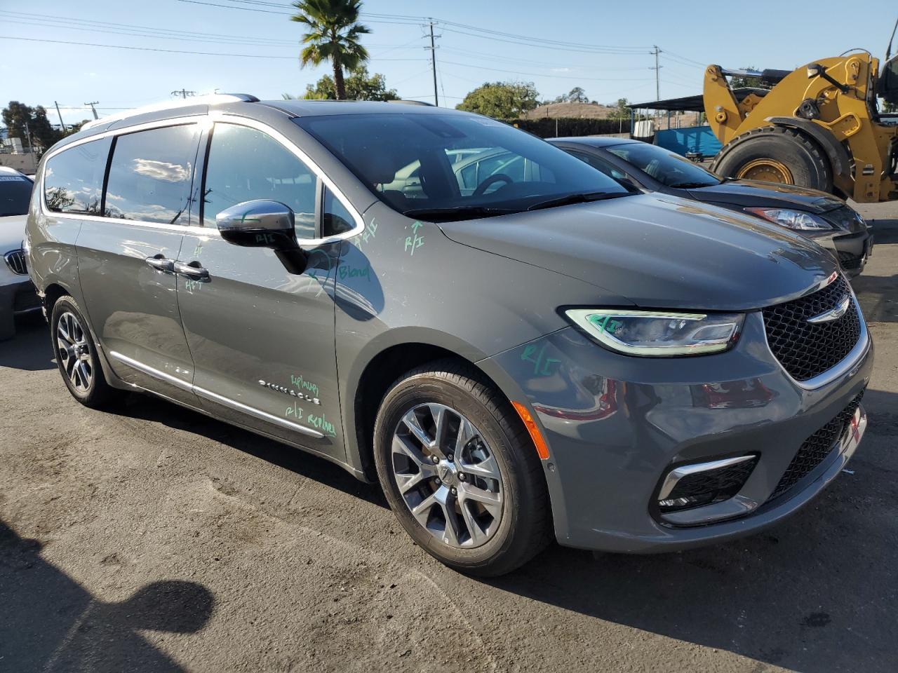 2023 Chrysler Pacifica Hybrid Pinnacle - Image 4