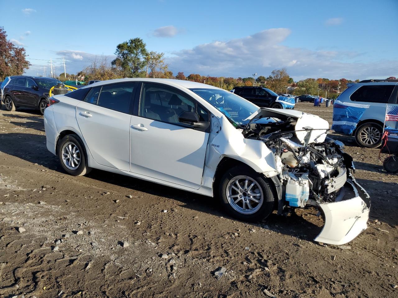 2016 Toyota Prius Two - Фото 4