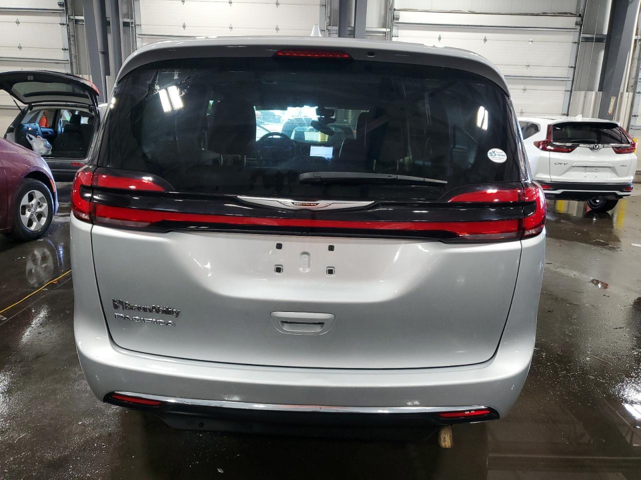 2022 Chrysler Pacifica Touring L - Фото 6
