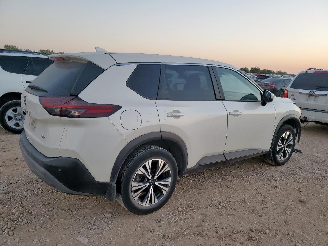 2023 Nissan Rogue Sv - Фото 3