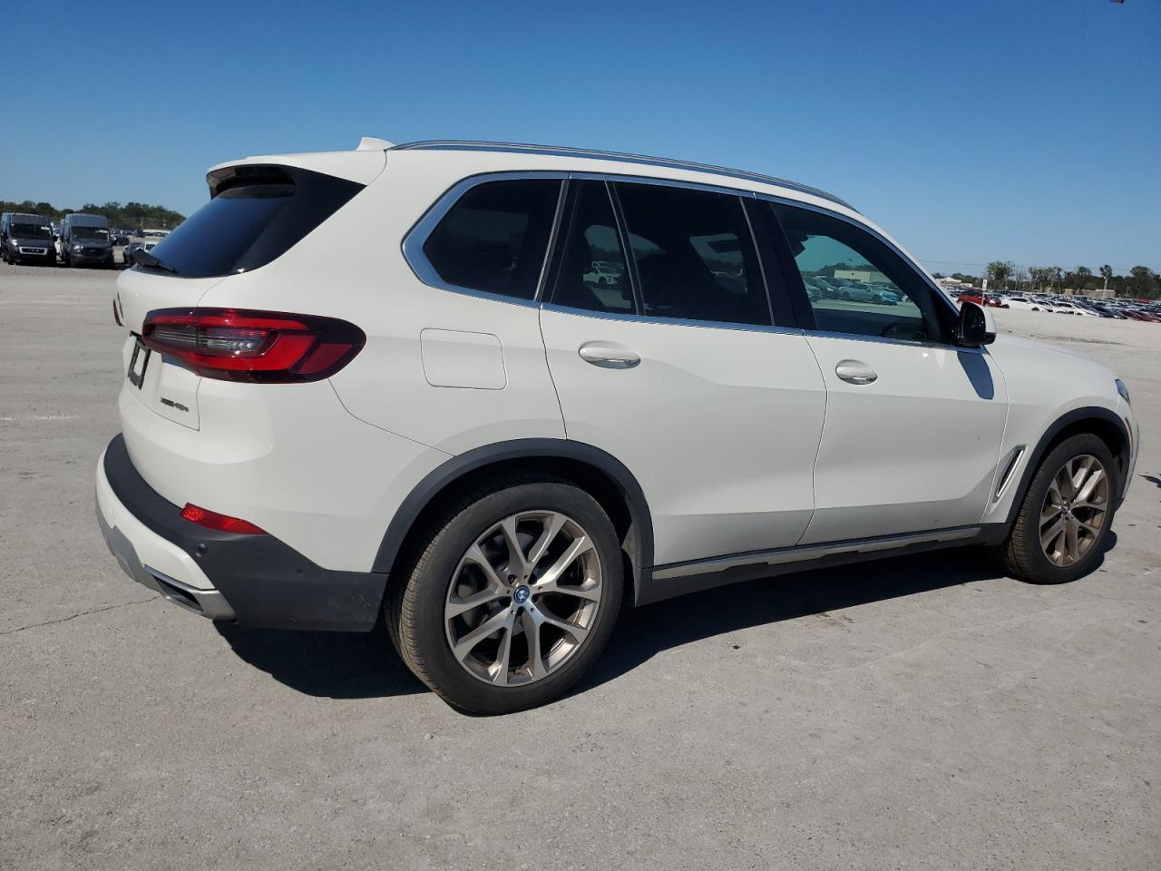 2022 BMW X5 xDrive45E - Image 3