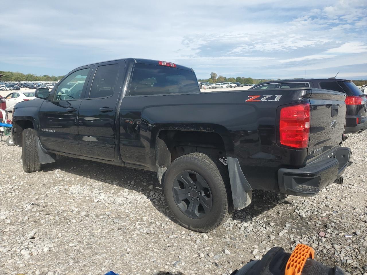 2017 Chevrolet Silverado K1500 Lt - Image 2