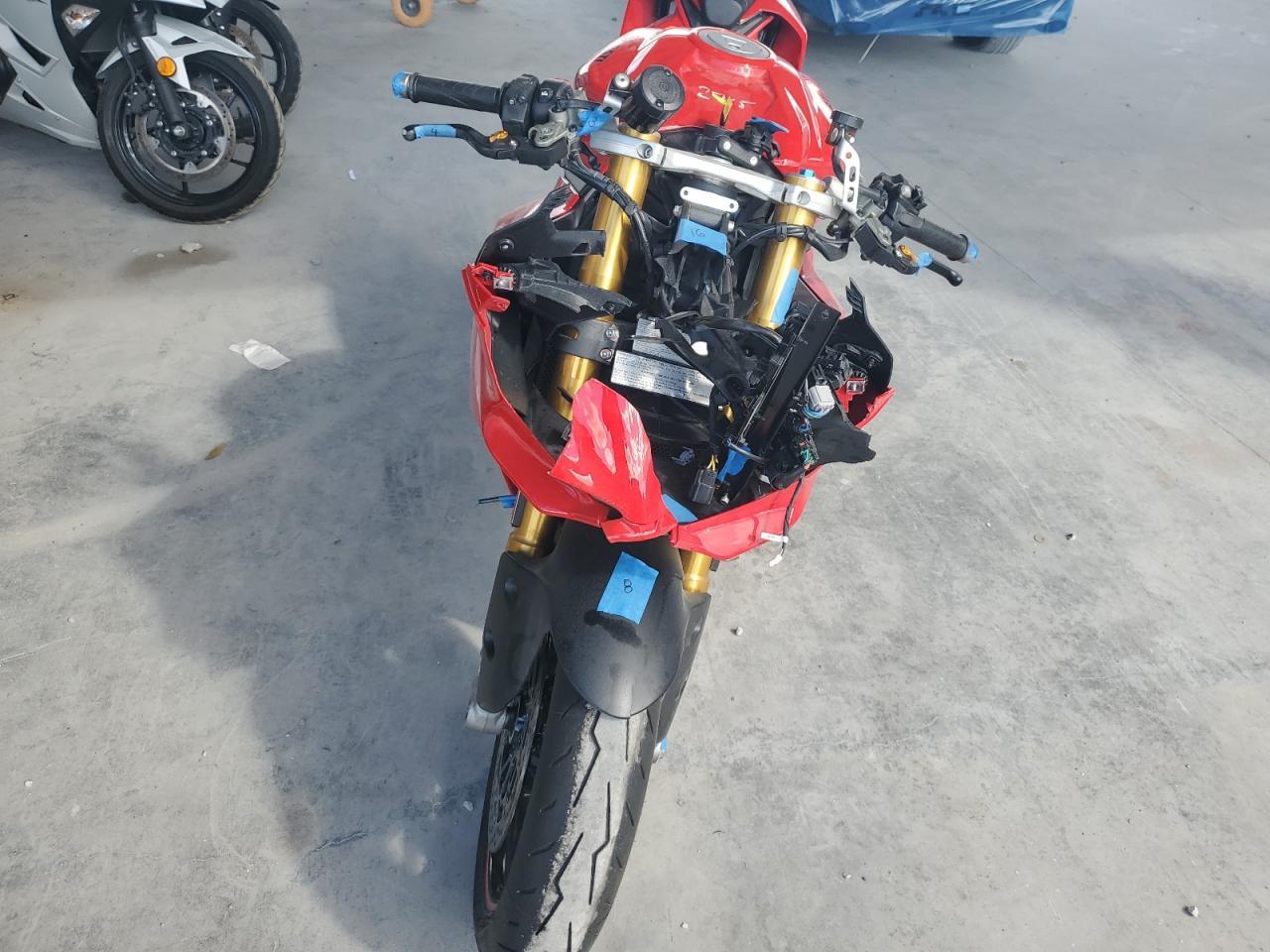 2025 Ducati Panigale V2 - Фото 2