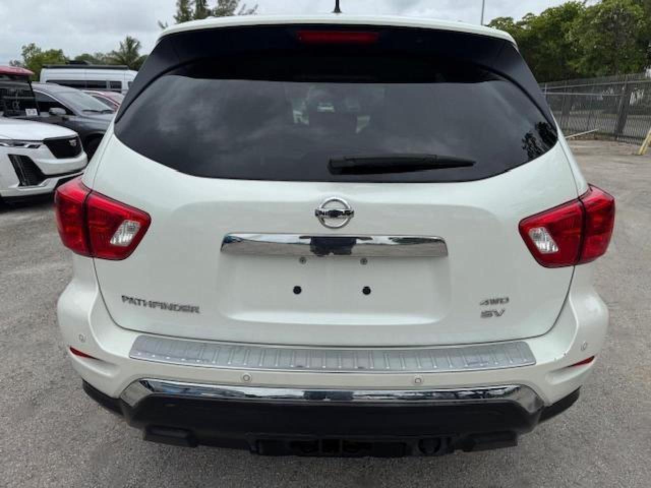 2017 Nissan Pathfinder S - Image 6