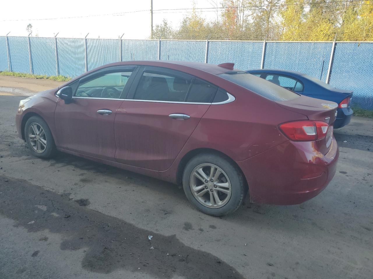 2018 Chevrolet Cruze Lt - Image 2