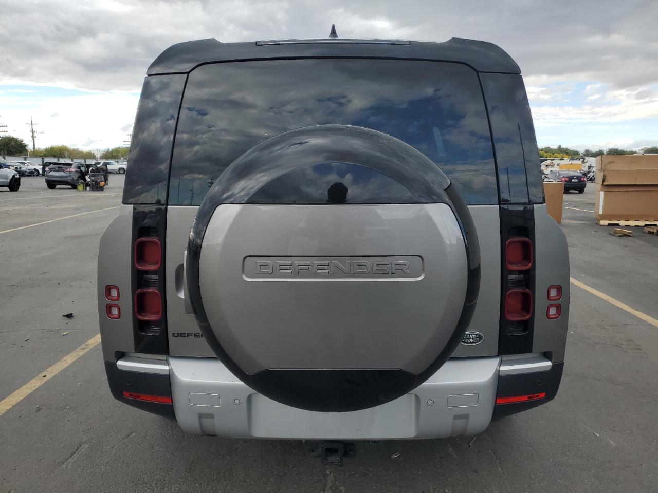 2023 Land Rover Defender 130 Se - Image 6