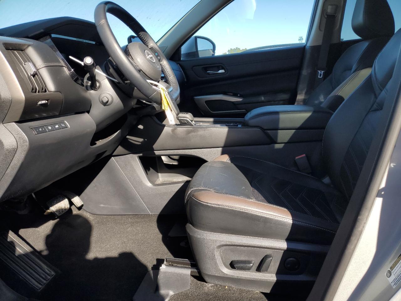 2023 Nissan Pathfinder Platinum - Image 7
