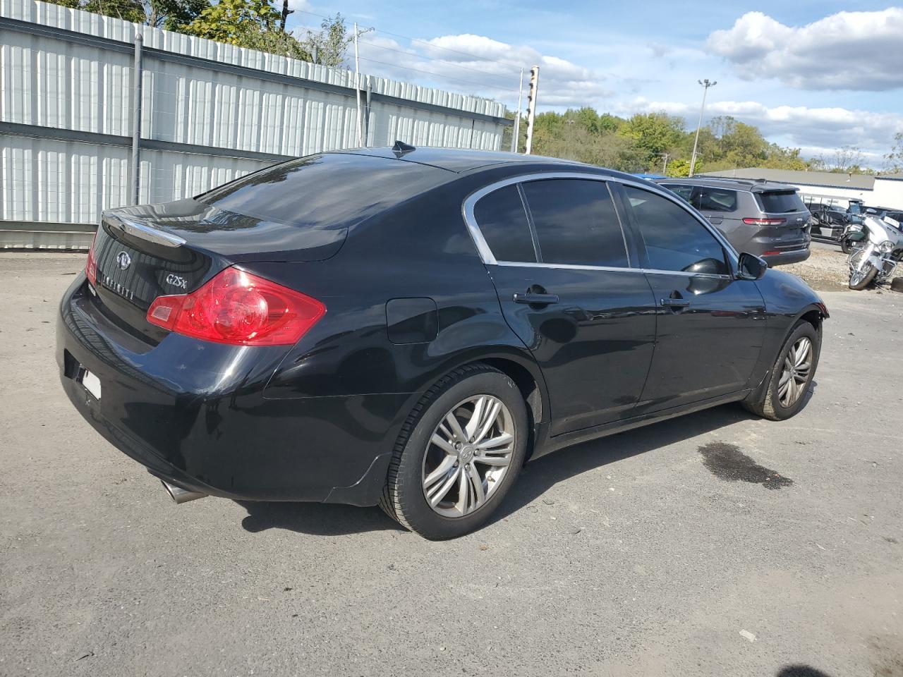 2011 Infiniti G25 - Фото 3