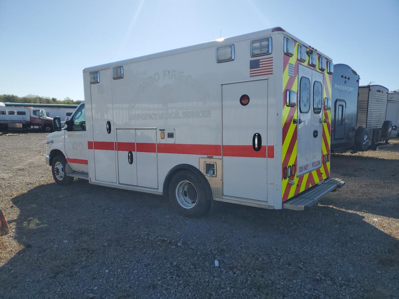 2016 Ford Econoline E450 Super Duty Cutaway Van - Фото 2