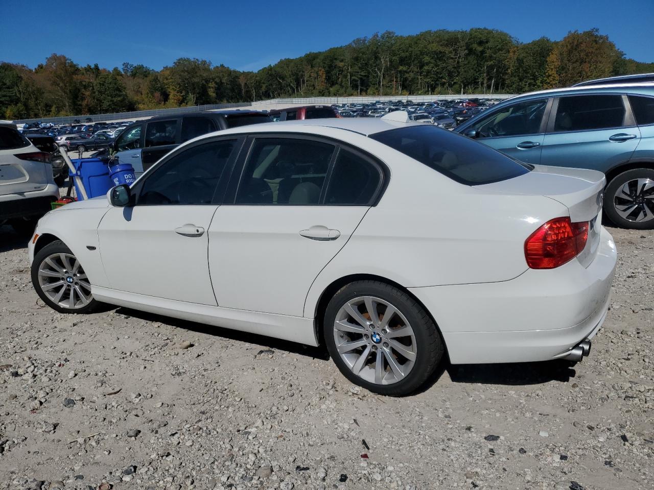 2011 BMW 328 I - Image 2