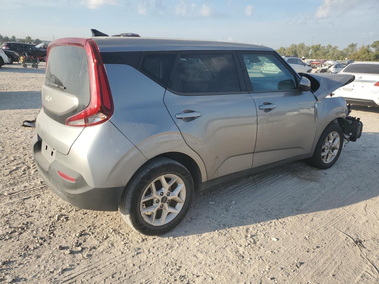 2022 Kia Soul Lx - Image 3