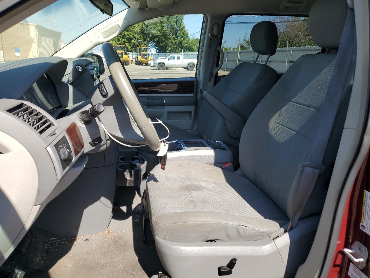 2009 Chrysler Town & Country Touring - Фото 7