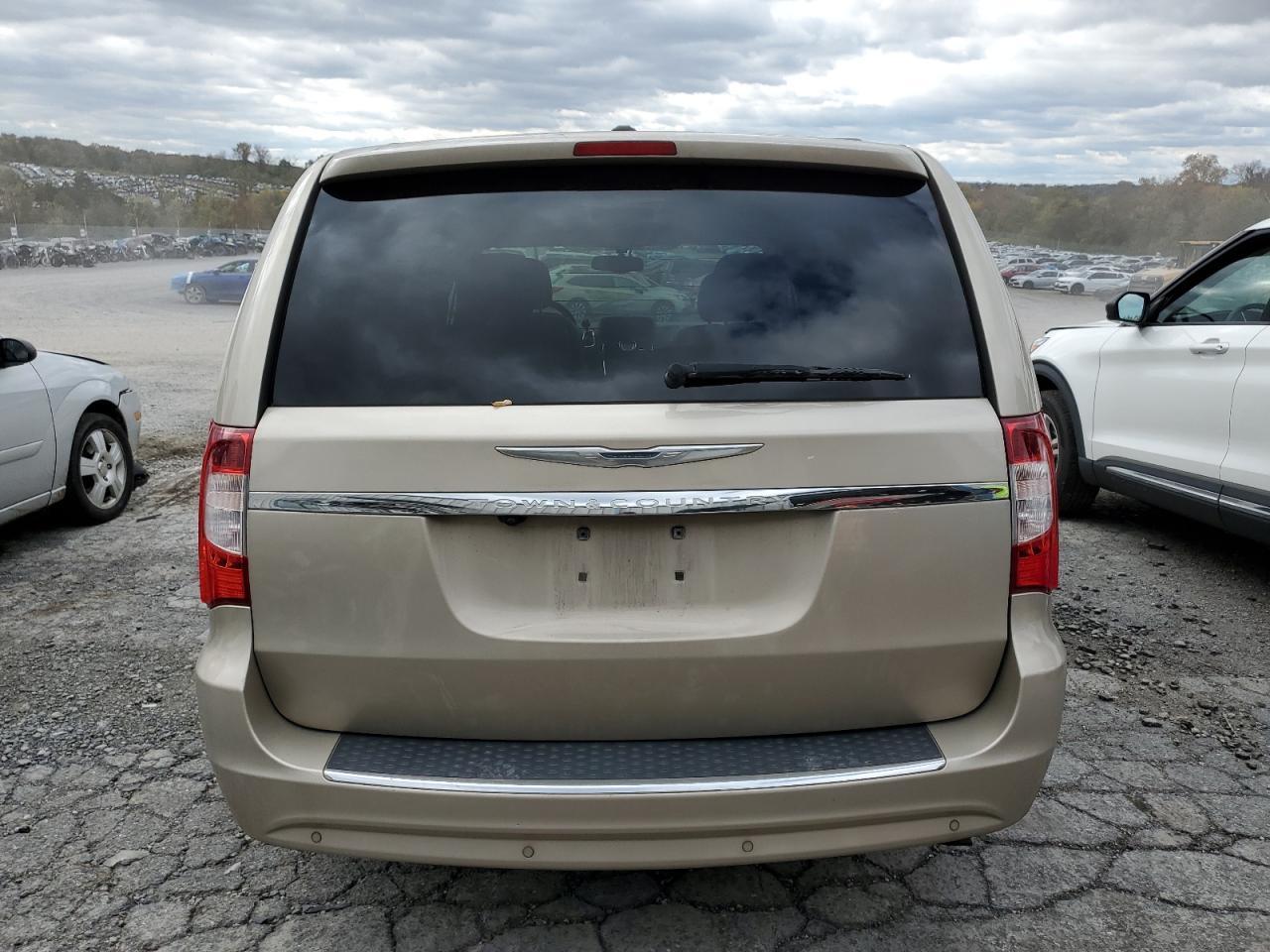 2012 Chrysler Town & Country Touring L - Фото 6