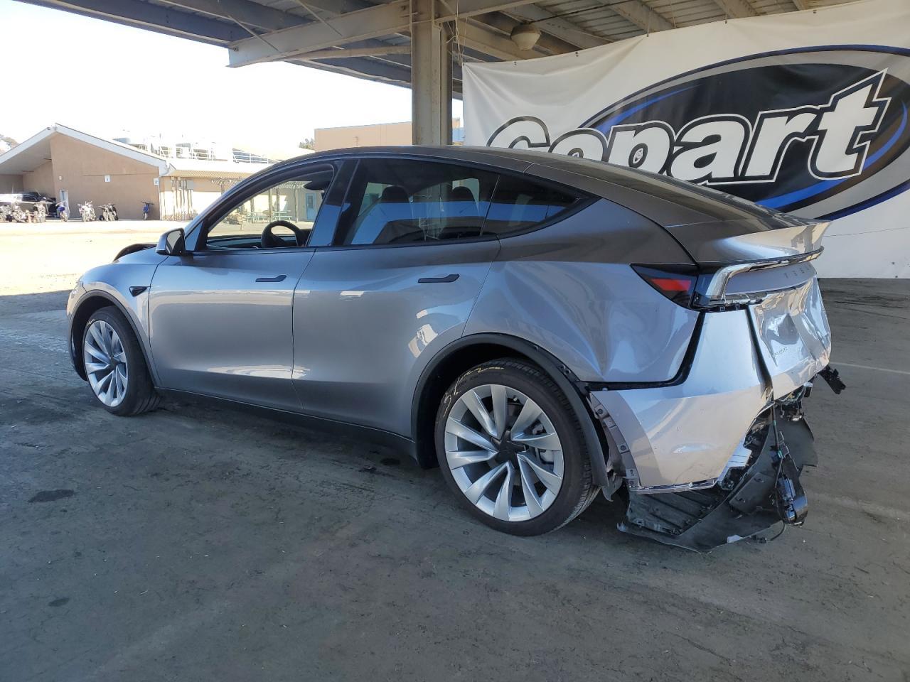 2026 Tesla Model Y - Image 2