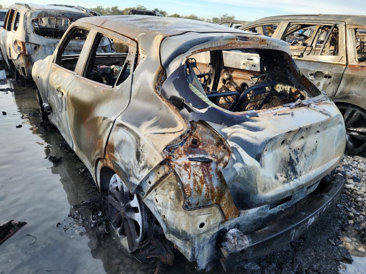 2014 Nissan Juke S - Image 2