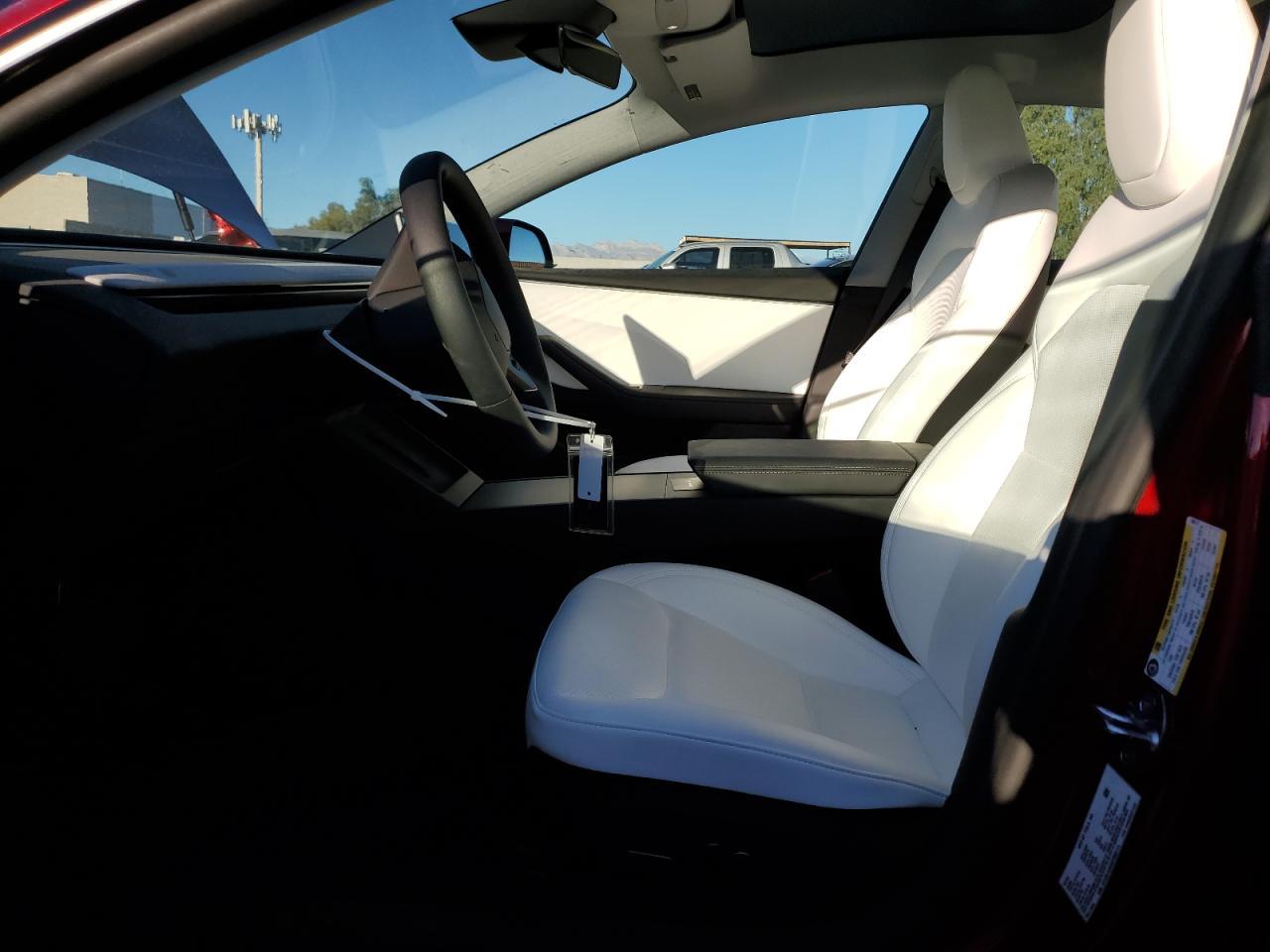 2025 Tesla Model 3 - Image 7