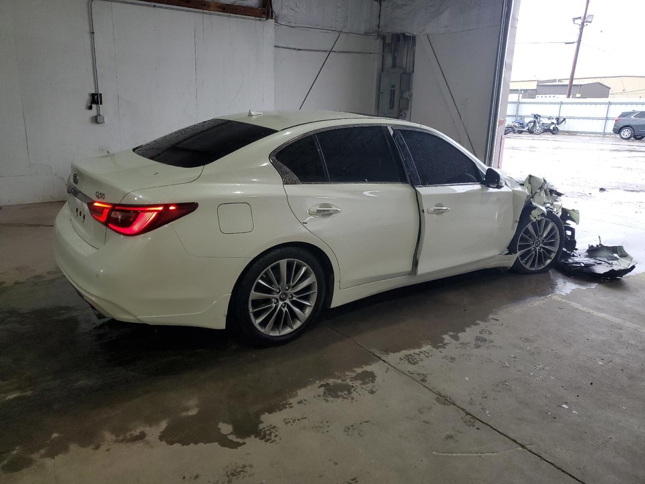 2018 Infiniti Q50 Luxe - Фото 3