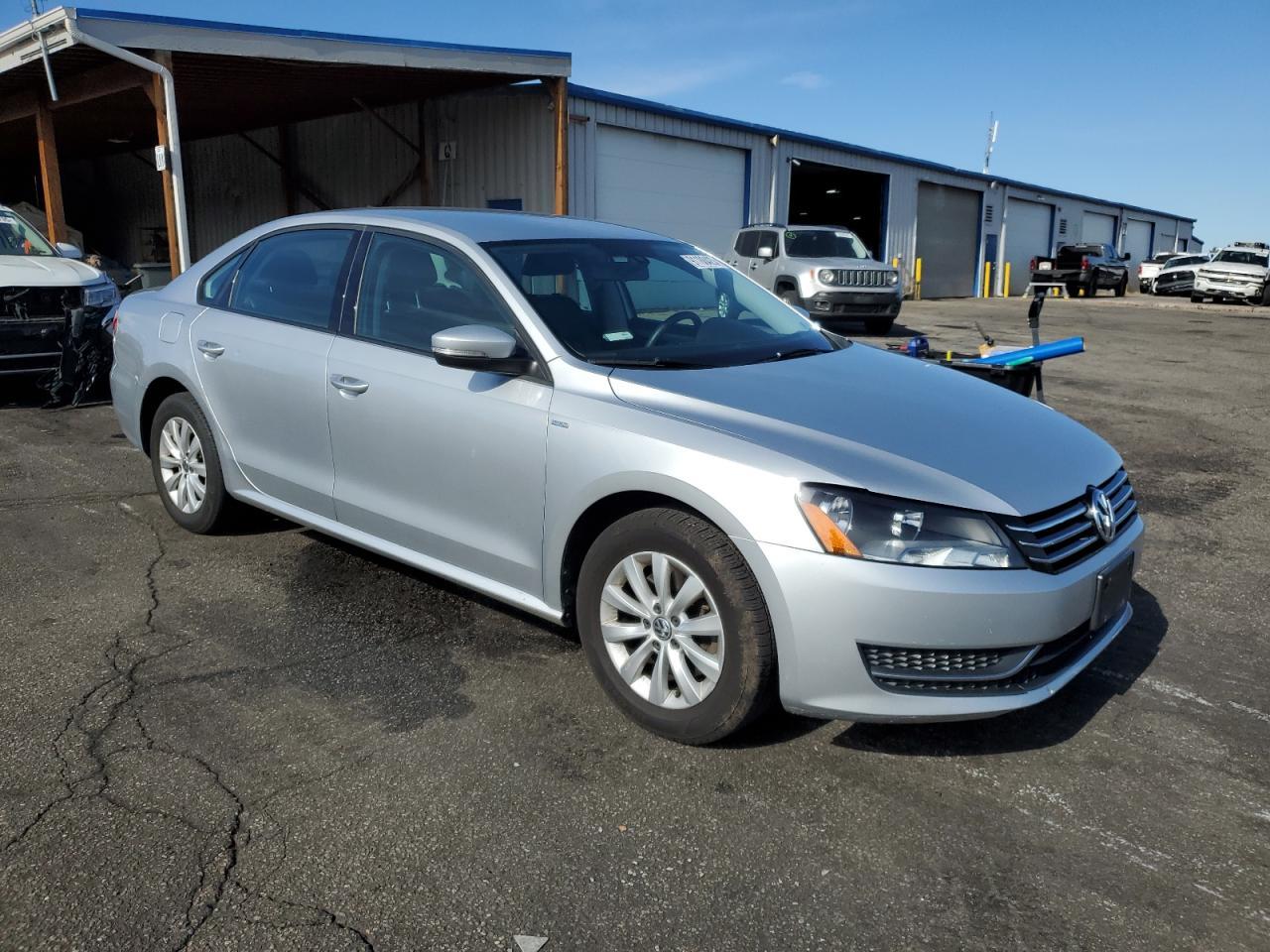 2013 Volkswagen Passat S - Фото 4