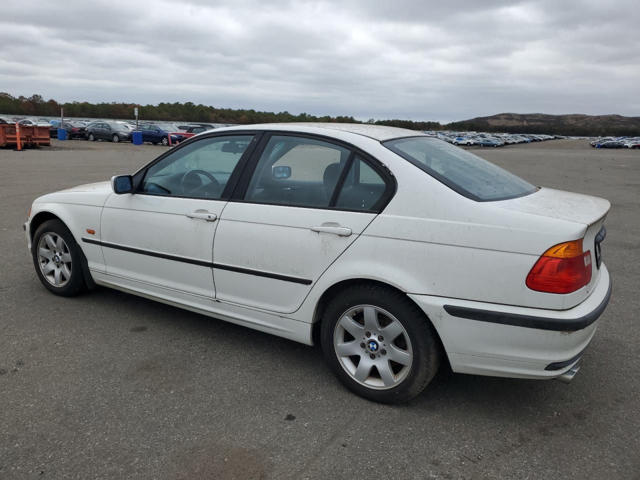 2001 BMW 325 I - Image 2