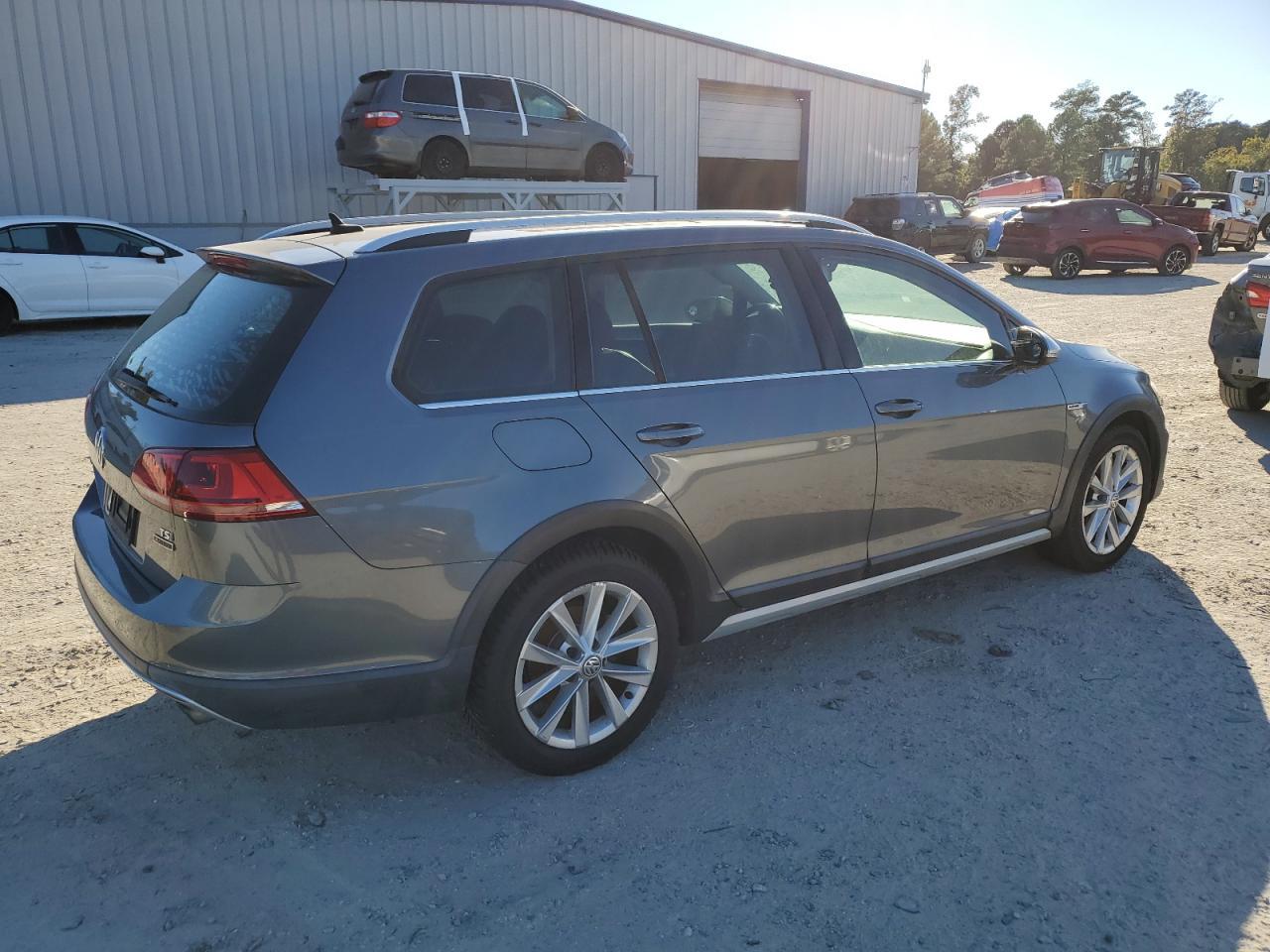 2017 Volkswagen Golf Alltrack S - Фото 3
