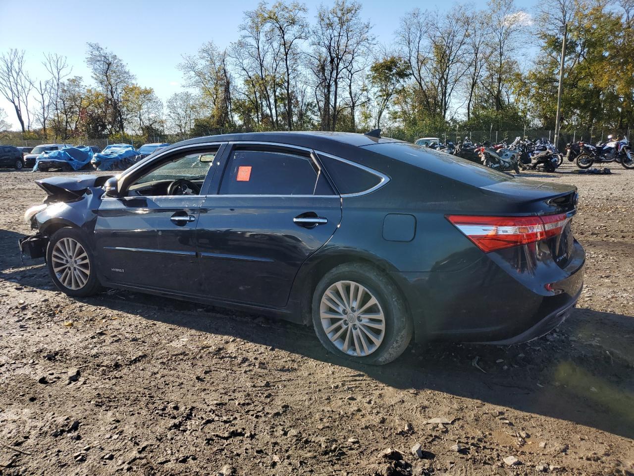 2015 Toyota Avalon Hybrid - Image 2