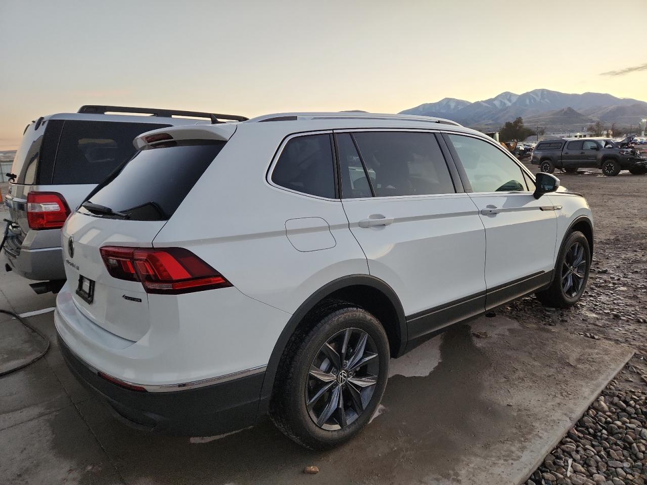 2022 Volkswagen Tiguan Se - Фото 3