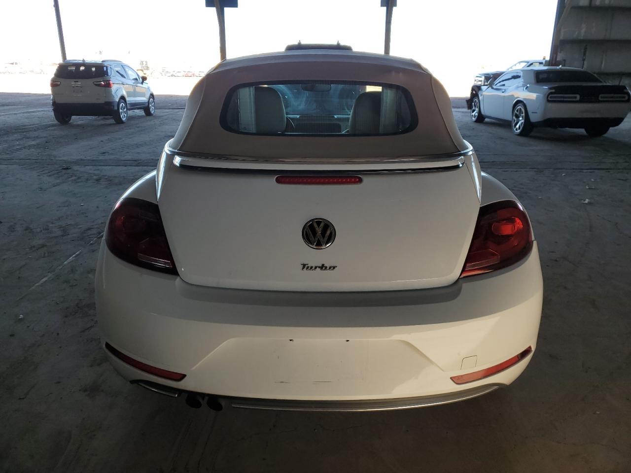 2017 Volkswagen Beetle S/Se - Image 6